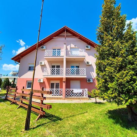 Ildiko Apartmanhaz ซามาร์ดี ภายนอก รูปภาพ