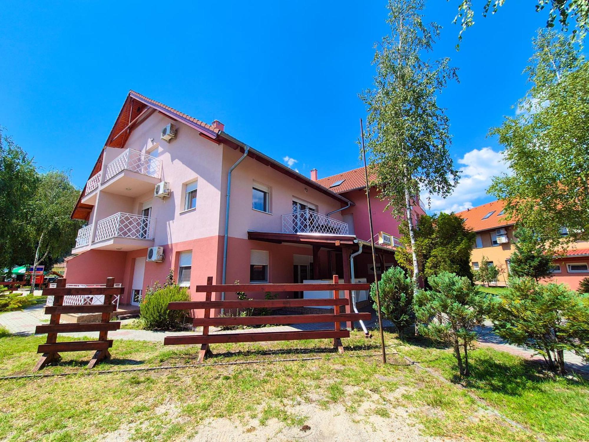 Ildiko Apartmanhaz ซามาร์ดี ภายนอก รูปภาพ